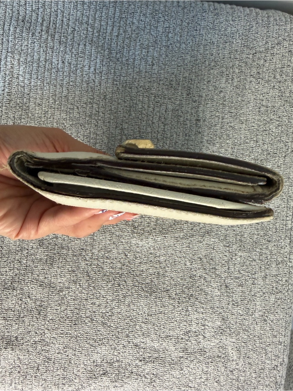 Authentic Gucci Beige GG Canvas Continental Wallet with White Trim - Picture 10 of 13